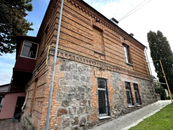 Продається 2-кімнатна квартира, р-н Осташівка Умань