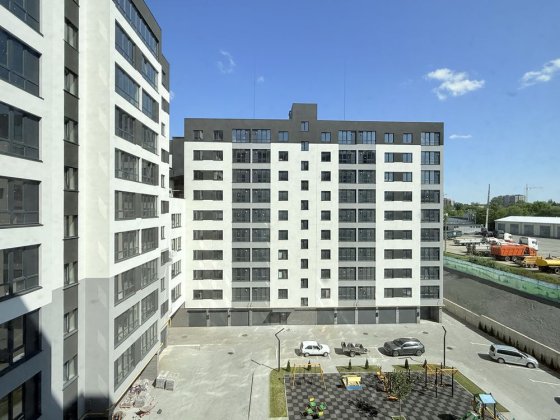 Двохкімнатна квартира + комірка на Виставці Автобіографія 1 Хмельницький