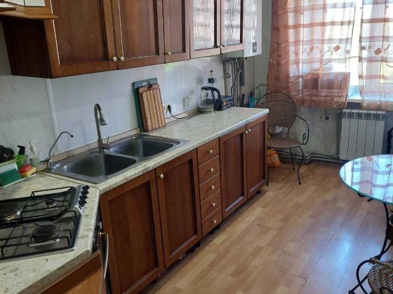 Продам 3-комнатную квартиру Центр (Автономное отопление) 