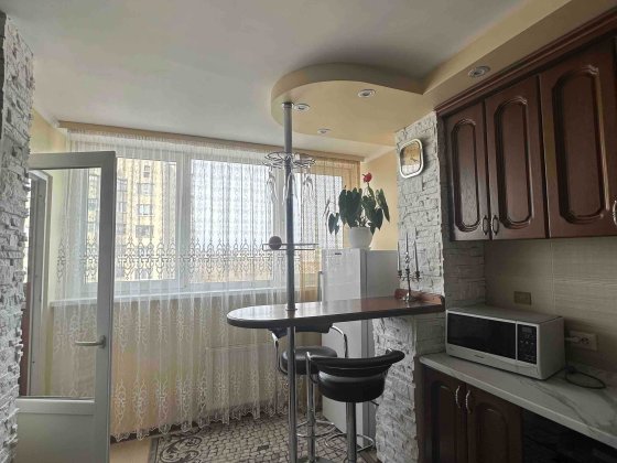 25252 продаж 3 кімнатної квартири  Центр, Старокостянтинівське