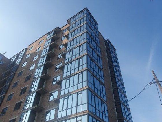 Простору квартира у новобудові з гарним краєвиди на озеро Шептицкий