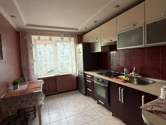 Продаж 4-х кім квартири по Бандери Шептицький