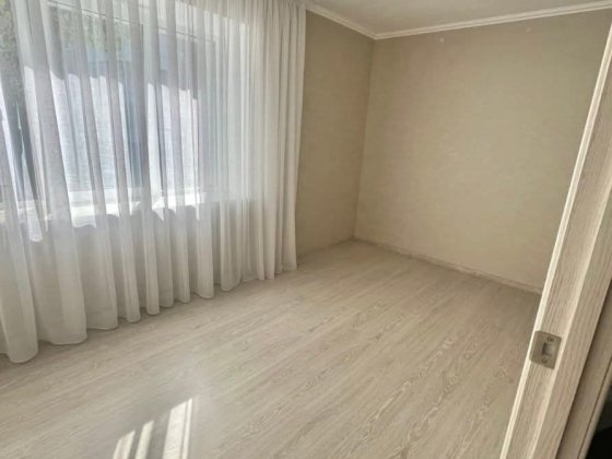 Трикімнатна на 2 поверсі Шептицкий