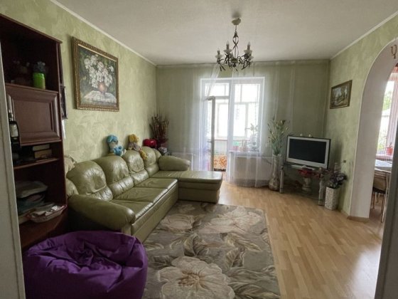 Торг.Продаж двокімнатної квартири, з усією технікою та меблями Шостка