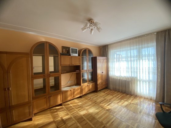 Продам 2-х кімнатну квартиру з меблями, технікою, гаражом Чугуїв