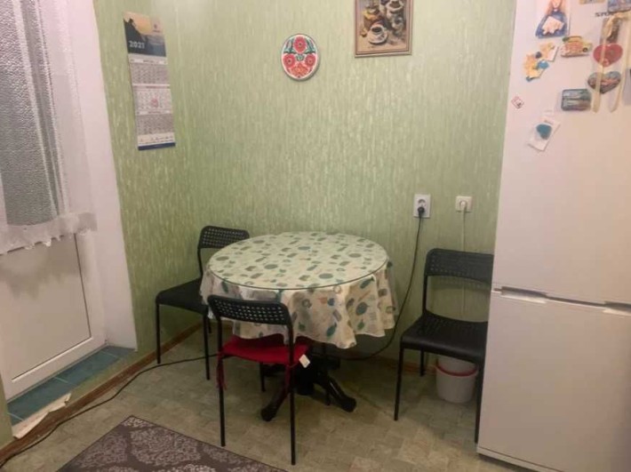 Однокімнатна простора квартира з вдалим місцем розташування! - фото 1