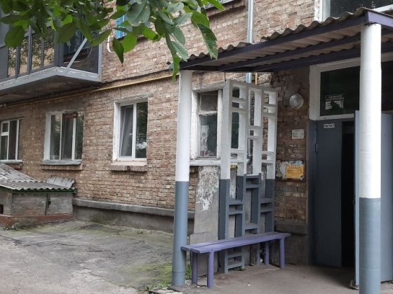 Продам трикімнатну квартиру на першому поверсі Переяслав-Хмельницький