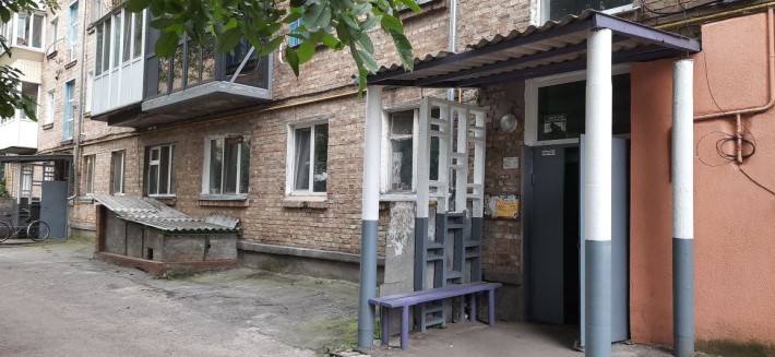 Продам трикімнатну квартиру на першому поверсі - фото 1