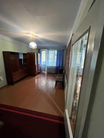 Терміновий продаж, 1к, Виставка, низ ринку, косметичний стан - фото 1