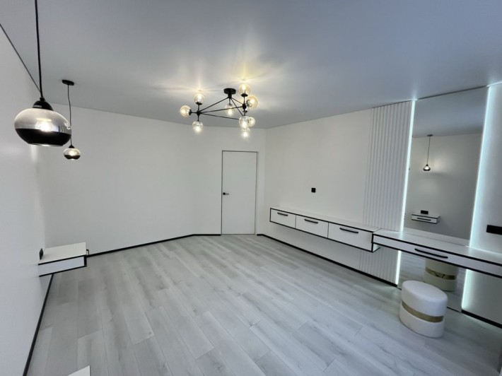 Дизайнерський ремонт на 51 м2 в ЖК Олімпійський! - фото 1