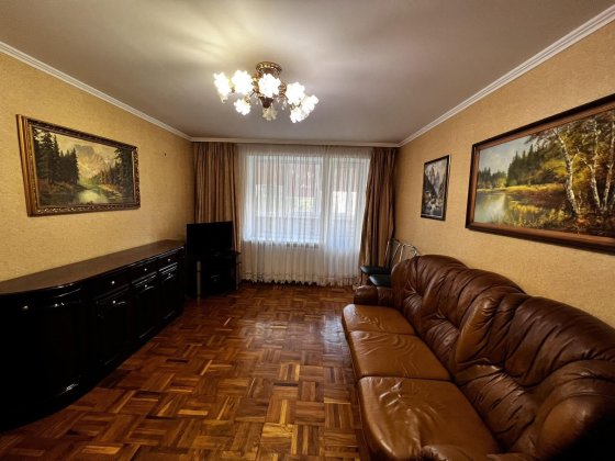 Продається трьохкімнатна квартира в районі Виставки Хмельницький