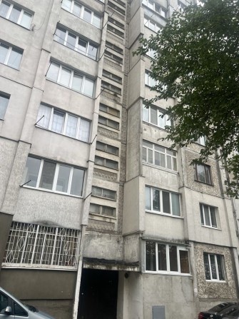 Терміново! Продам 2 кімнатну на Озерній - фото 1