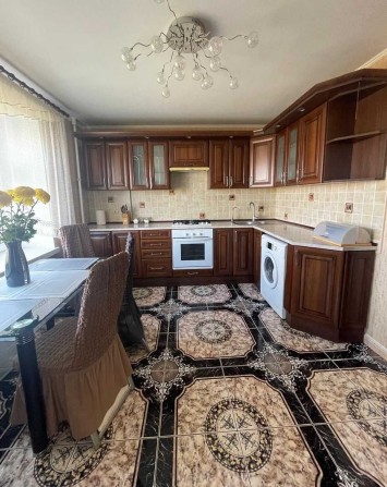 Простора 3-кімнатна квартира з шикарним ремонтом - фото 1