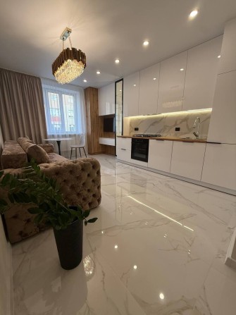 Продаж Шикарної квартири з дізайнерским ремонтом - фото 1
