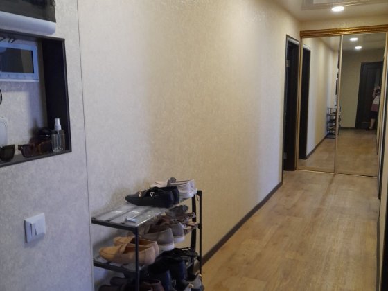 Продам 3х комнатную квартиру + кладовку . Слобожанське