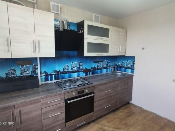 Продам двухкомнатную квартиру в хорошем районе Синельникове