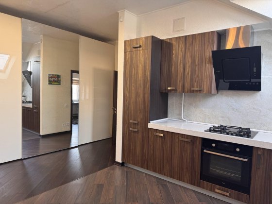 Двохрівнева в Минаї, 105 м.кв Минай