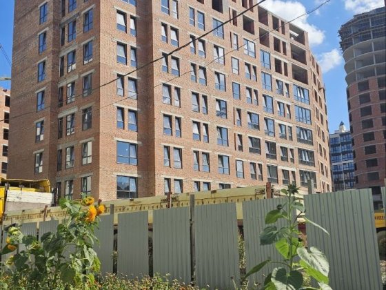 1 к Міленіум біля Озера Millennium чудова інвестиція