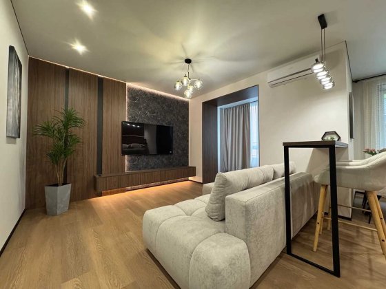 Елітна трикімнатна квартира на березі міського озера Крихівці