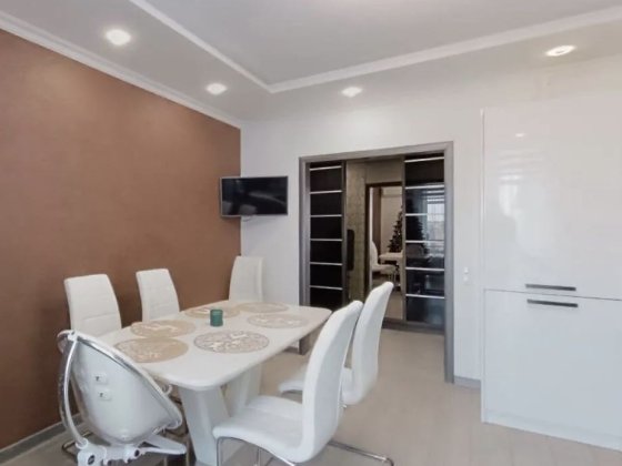 Продаж 2кім квартири Угринов