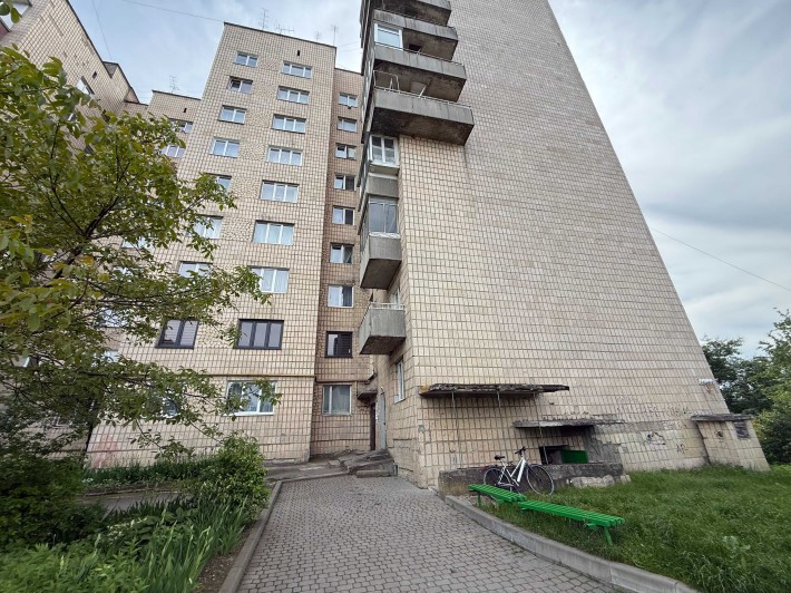 Продається 4-кім.кв., житловий стан, центр міста, ліфт - фото 1