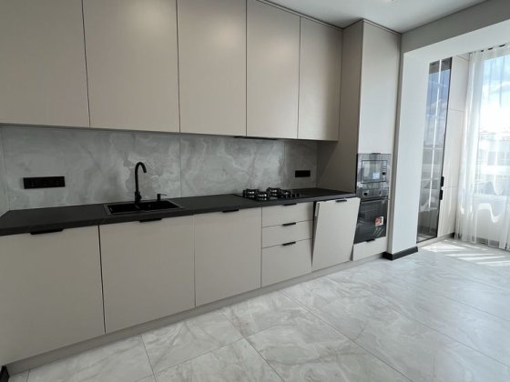 Продаю 2 кімнатну квартру біля міського озера Крихівці