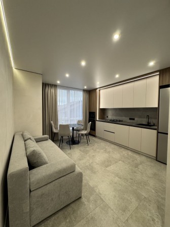 Квартира з ремонтом , меблями те технікою на 3 поверсі - фото 1