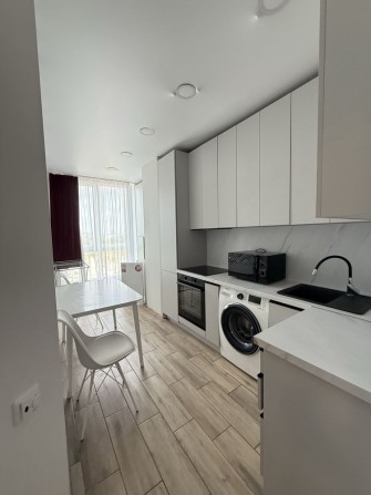 Стильна 1 к квартира в жк Благород! - фото 1