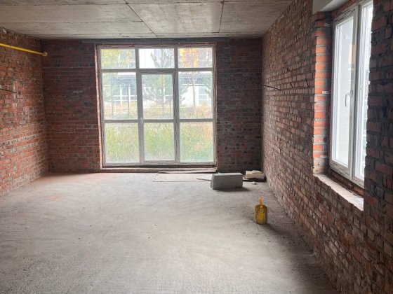 Продам однокімнатну квартиру з власним двориком ЖК Санвіль парк. Газ є Святопетровское