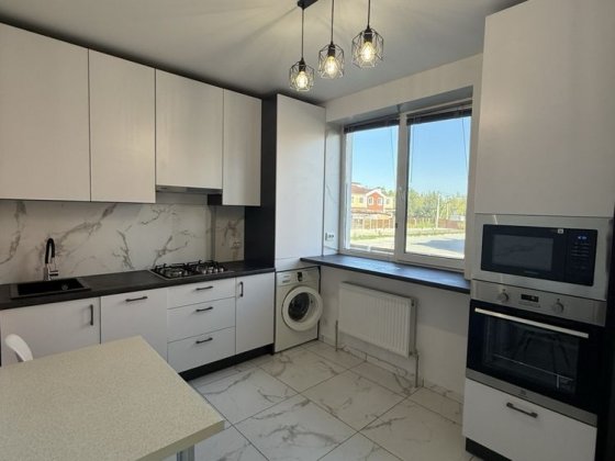 Продаж без комісії квартири з власним двориком у Амстердам Білогор Белогородка