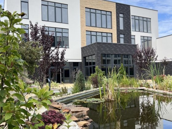 Простора євродвокімнатна квартира в затишному місті! Стоянка