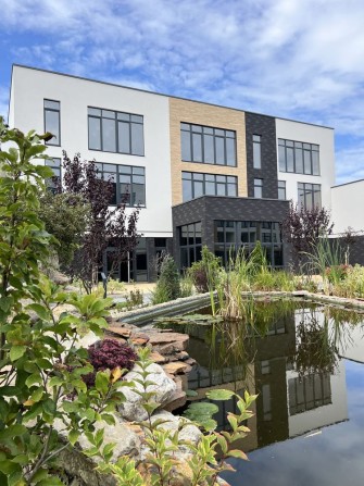 Простора євродвокімнатна квартира в затишному місті! - фото 1