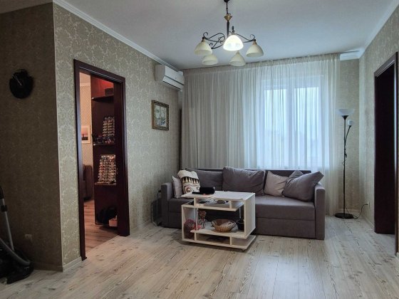 Дуже красива велика квартира за малу ціну!Все поруч,зручно і комфортно Немешаево