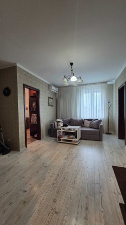 Дуже красива велика квартира за малу ціну!Все поруч,зручно і комфортно - фото 1