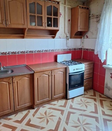 Продаётся квартира 4х можно под коммерцию ПГТ Дымер - фото 1