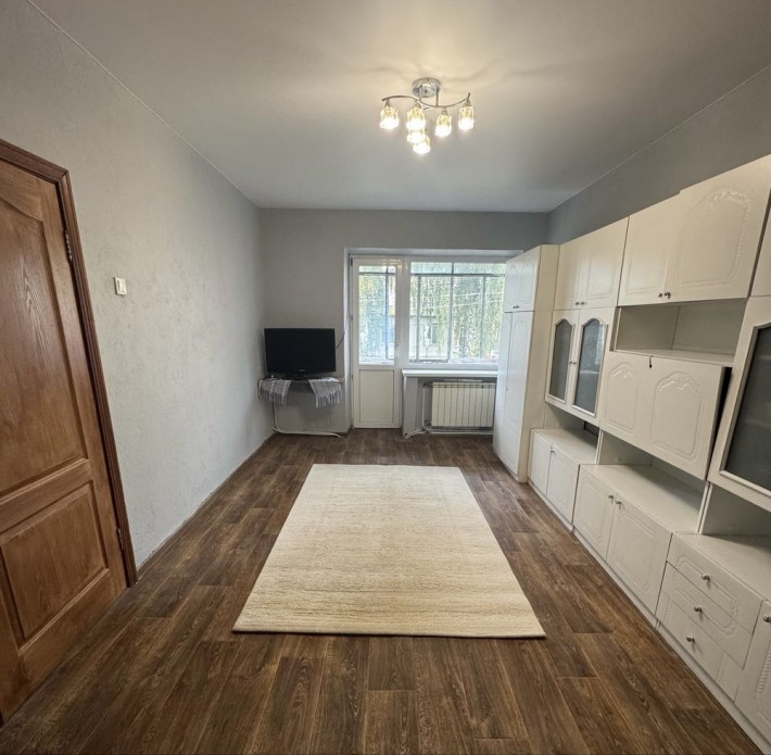 Продам свою 2-кімнатну квартиру в центрі с.Хотів. 2 км від Києва. - фото 1
