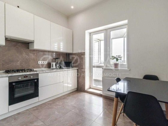 Продаж 2к квартири з ремонтом в Хотові. Хотов