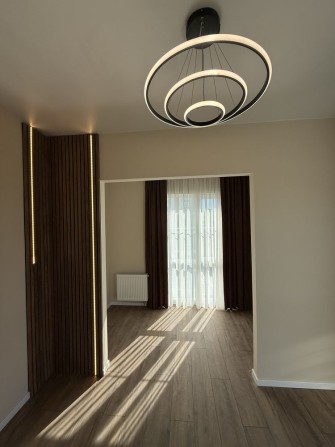 Продаж 1к квартири 43 кв.м. В ЖК “Oxford”, с. Чайки - фото 1