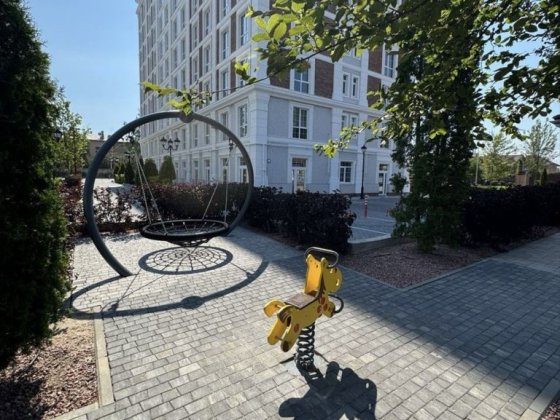 1-кім. простора квартира з ремонтом с.Чайки Чайки