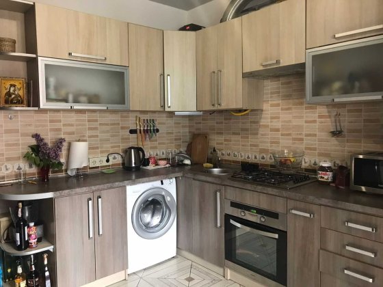 Продаж  двох рівневі квартира з ремонтом і побут..технікою. Винники