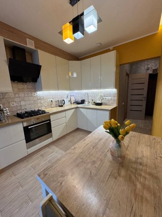 Продаж квартири в новобудові з ремонтом - фото 1