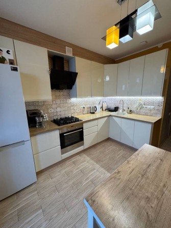 Продаж квартири в новобудові з сучасним ремонтом - фото 1