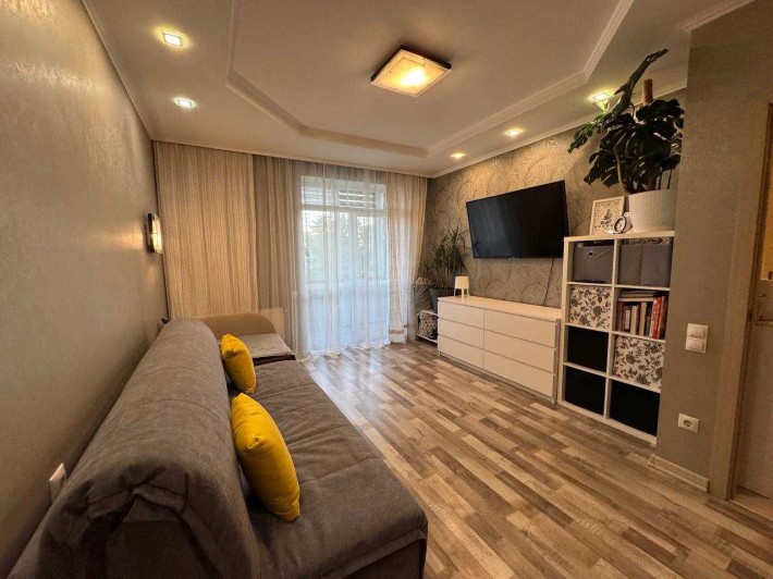 Продаж 1-кім. квартири з ремонтом в. П. Орлика - фото 1