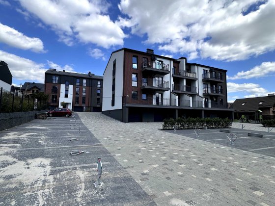 Продаж 2 кімнатна 2 поверх 53 мкв 10 секція Винники Винники