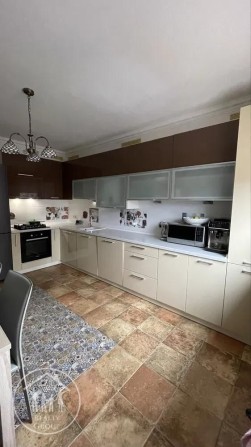 Продається простора однокімнатна квартира на 64,4 м2. у м. Винники! - фото 1