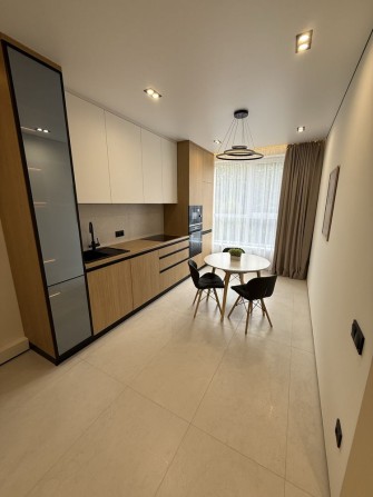 Продаж великої 1 кімн.квартири площею 51кв.м з дорогим ремонтом - фото 1