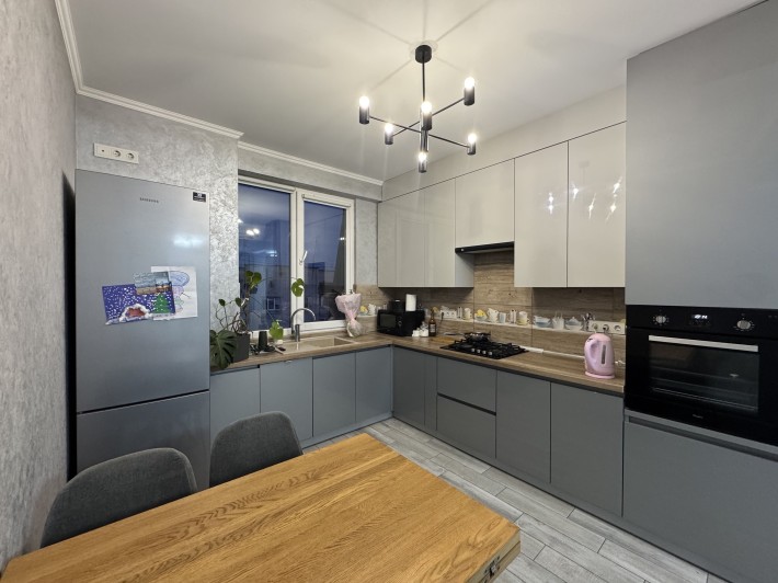 Продаж 3 кімнатної квартири з ремонтом в новобудові - фото 1