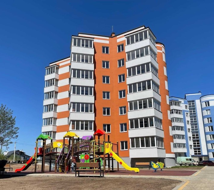 Продам 3 кімнатну квартиру 86.7 кв.м. з терасою, м. Новояворівськ! - фото 1