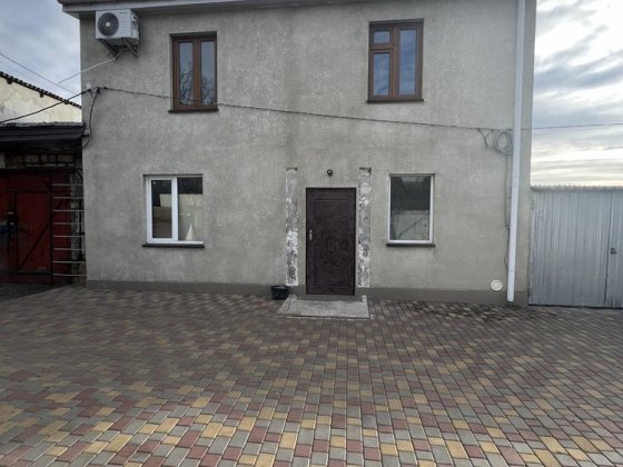 Срочно !Продам 2х этажный дом ( спортивный зал) Ліски