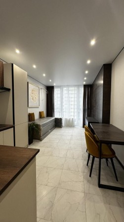 Продам 1-ком.студию в ЖК Акварель с ремонтом(214-870) - фото 1